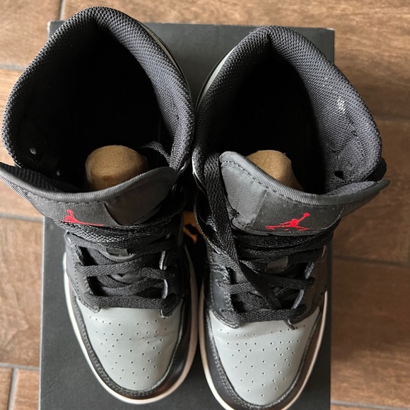 Nike Air Jordan 1 Mid GS “Shadow” Sneakers Size Y6.5 - Picture 4 of 9